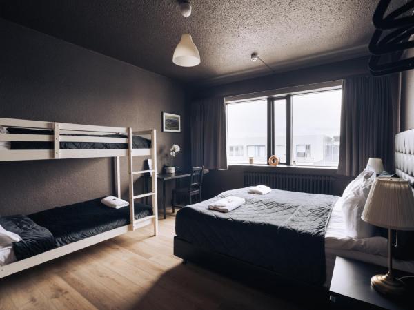 Brim Hotel : photo 7 de la chambre chambre familiale avec salle de bains commune