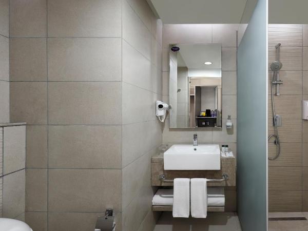 Holiday Inn Express Kolkata Airport, an IHG Hotel : photo 5 de la chambre chambre standard lit queen-size