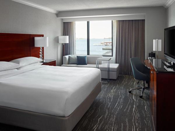 Halifax Marriott Harbourfront Hotel : photo 1 de la chambre chambre lit king-size - vue sur port