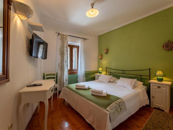 Vanjaka bed and breakfast : photo 2 de la chambre chambre double avec salle de bains privative