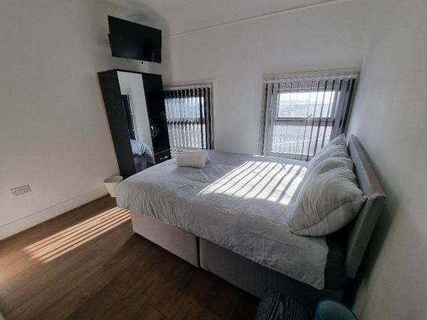 PL Liverpool : photo 1 de la chambre chambre double avec salle de bains privative