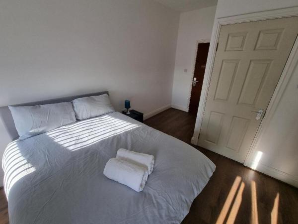 PL Liverpool : photo 3 de la chambre chambre double avec salle de bains privative