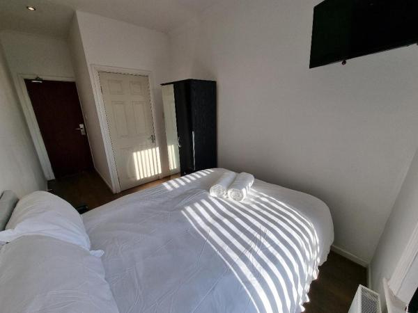 PL Liverpool : photo 2 de la chambre chambre double avec salle de bains privative