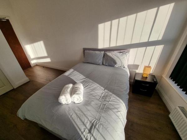 PL Liverpool : photo 3 de la chambre chambre double avec salle de bains privative