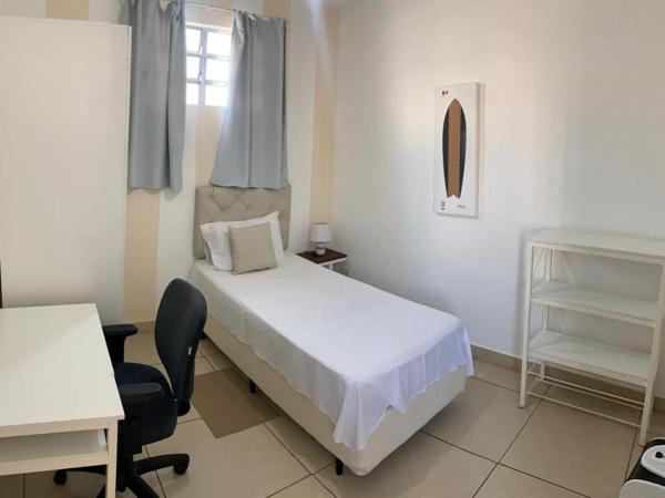 Hostel Ipê : photo 1 de la chambre chambre simple avec salle de bains extérieure privative