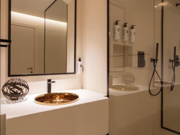 Hotel Palazzo Durazzo Suites : photo 10 de la chambre chambre double deluxe - vue sur mer