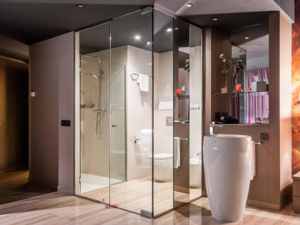 Hotel SB Ciutat Tarragona : photo 7 de la chambre suite avec baignoire spa