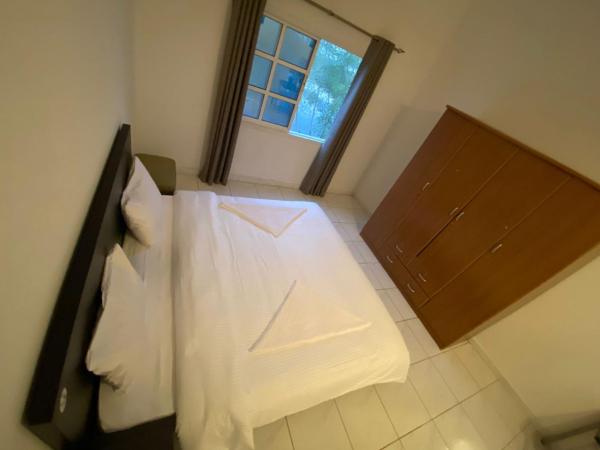 Comfortable Private Rooms in Compound Housing : photo 4 de la chambre chambre double avec salle de bains commune