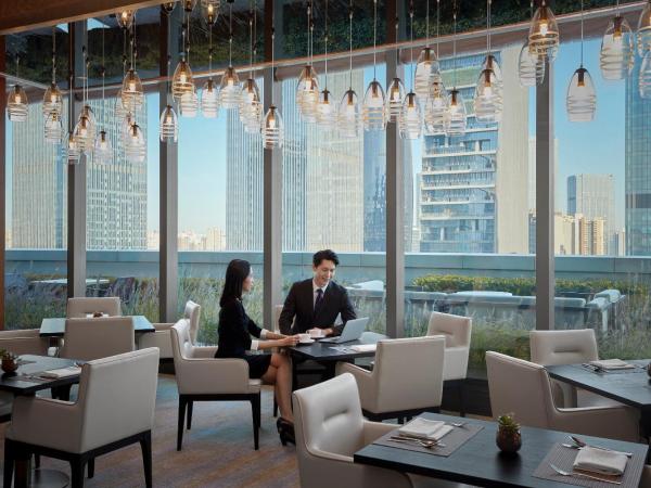 Sheraton Beijing Lize Hotel : photo 3 de la chambre club, club lounge access, guest room, 1 king, city view