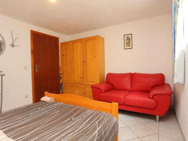 Apartments and rooms by the sea Nemira, Omis - 2781 : photo 6 de la chambre appartement 2 chambres avec terrasse