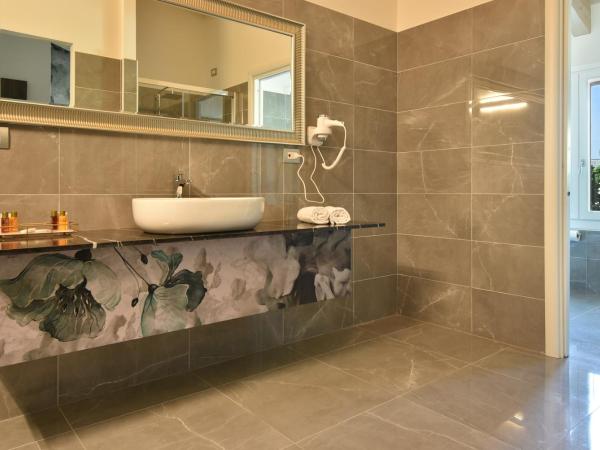Royal Garden luxury rooms : photo 10 de la chambre chambre double deluxe avec douche