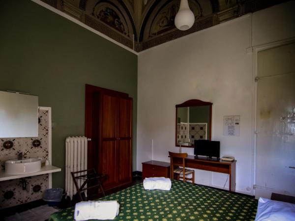 Hotel Villa Bonera : photo 1 de la chambre chambre double ou lits jumeaux avec salle de bains privative externe