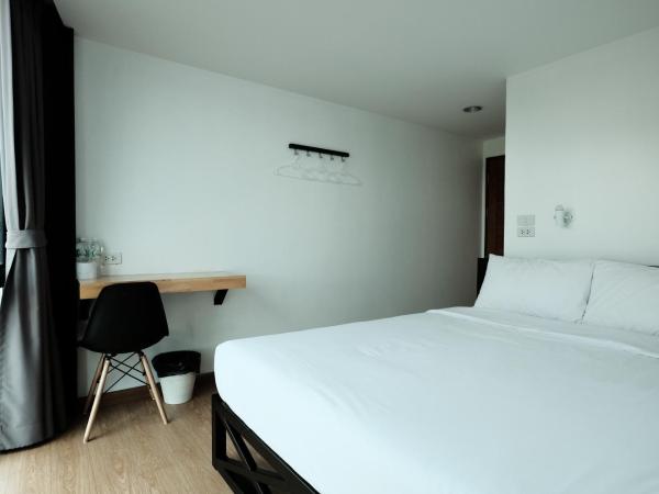 Wayha Hostel Don Mueang Airport : photo 2 de la chambre chambre double avec salle de bains privative