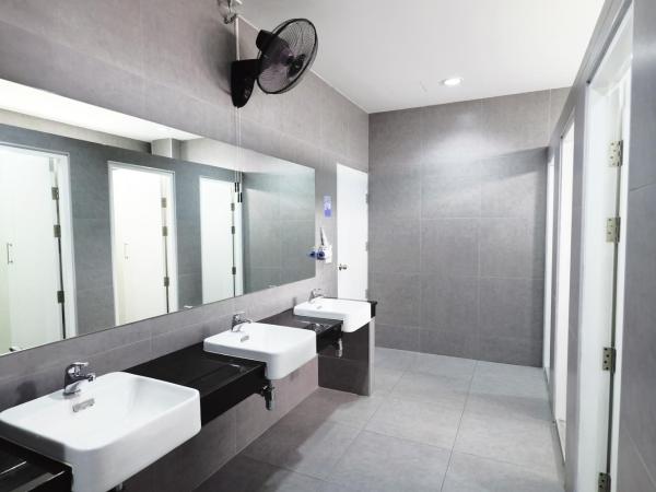 Wayha Hostel Don Mueang Airport : photo 7 de la chambre lit dans dortoir pour femmes de 6 lits