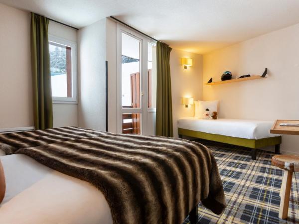 SOWELL Family La Lauzière : photo 1 de la chambre chambre triple avec balcon