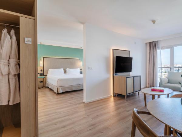 Suites del Mar by Melia : photo 7 de la chambre suite junior - vue sur port de plaisance