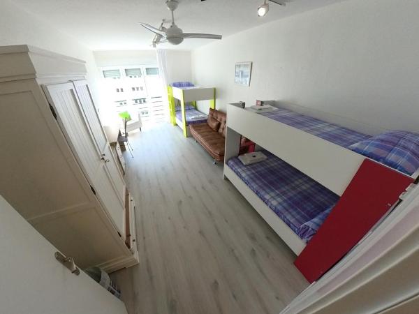 Pensión Pamplonabeds : photo 8 de la chambre chambre quadruple avec salle de bains commune