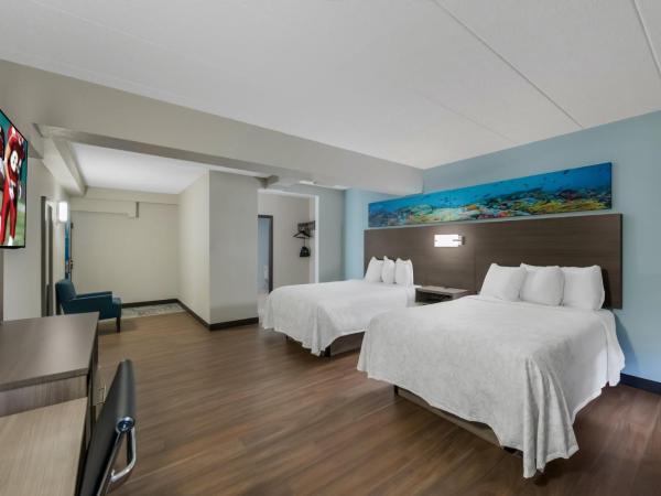 Red Roof PLUS & Suites Virginia Beach - Seaside : photo 4 de la chambre hébergement premium avec 2 lits doubles - vue partielle sur océan - non-fumeurs (literie surclassée)