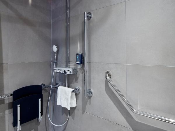 Novotel Suites Colmar Centre : photo 4 de la chambre suite supérieure avec un lit double