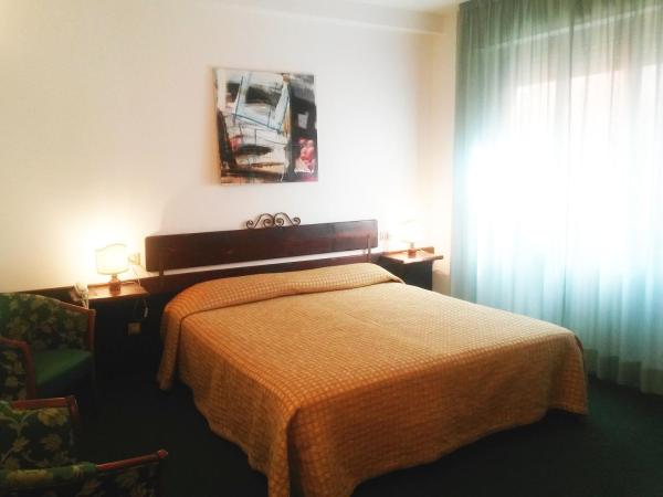 Hotel Giò Wine e Jazz Area : photo 6 de la chambre chambre double Économique