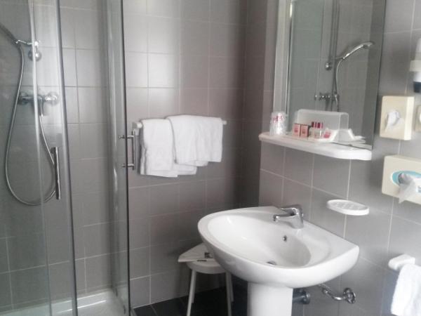 Hotel Giò Wine e Jazz Area : photo 8 de la chambre chambre double Économique