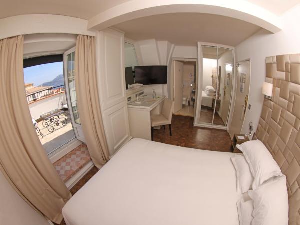 Hôtel L'Abbaye : photo 6 de la chambre chambre avec terrasse - vue sur citadelle et mer