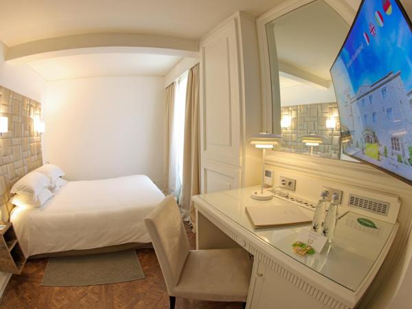 Hôtel L'Abbaye : photo 7 de la chambre chambre avec terrasse - vue sur citadelle et mer