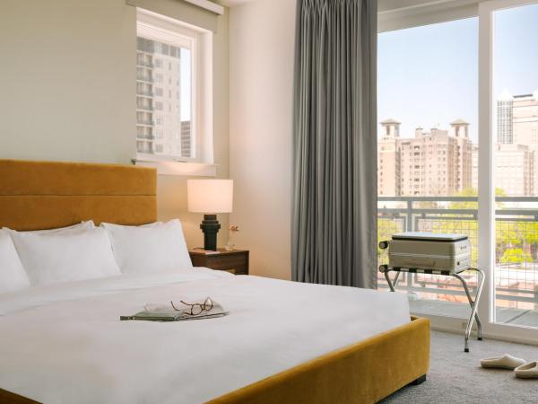 Sonder Midtown South : photo 1 de la chambre appartement supérieur avec balcon