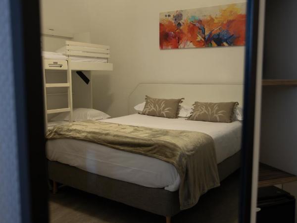 Hôtel Napoléon : photo 9 de la chambre chambre familiale confort