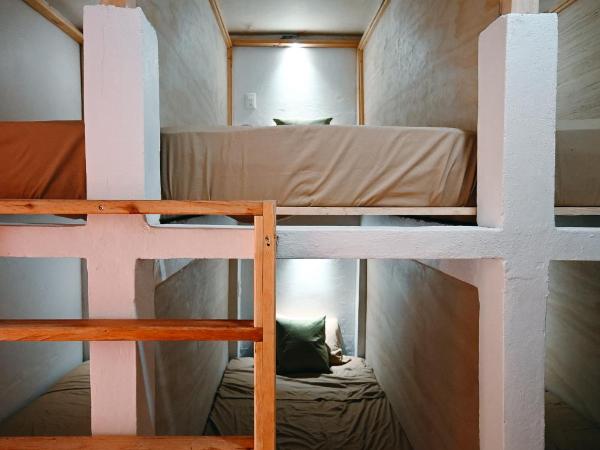 Maka Hostel : photo 5 de la chambre lit dans dortoir de 8 lits