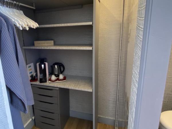 Les Lamartine-chambres d'hôtes : photo 2 de la chambre chambre double deluxe (2 adultes + 1 enfant)