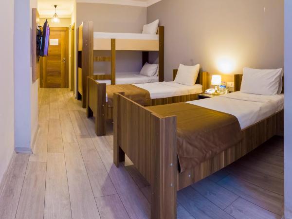 PRIVADO HOTELS : photo 2 de la chambre suite familiale