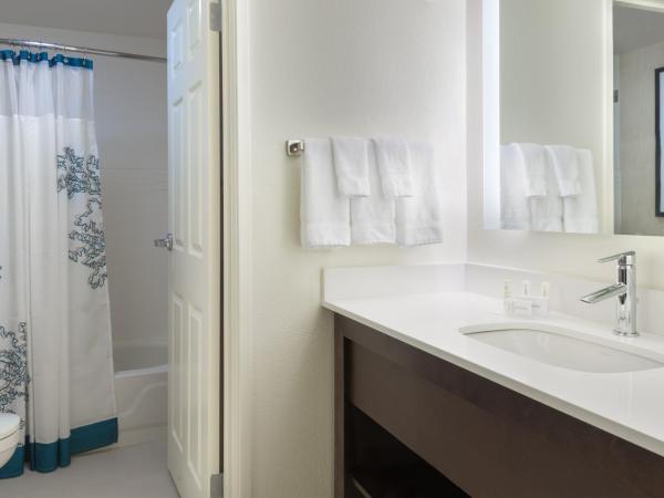 Residence Inn Savannah Midtown : photo 3 de la chambre suite 1 chambre lit queen-size avec canapé-lit
