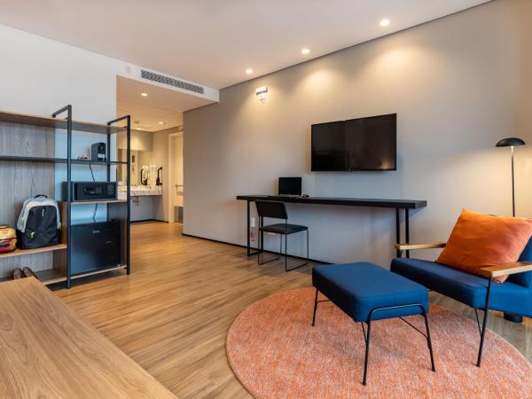 Intercity Tatuapé : photo 3 de la chambre premium pwd disability access - 1 king bed