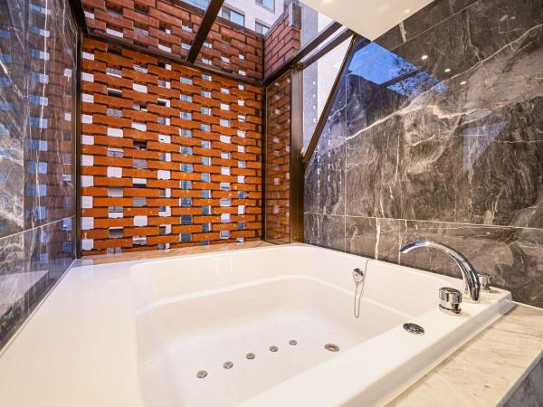 Jongno Olive Hotel : photo 2 de la chambre suite avec terrasse