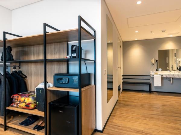 Intercity Tatuapé : photo 4 de la chambre premium pwd disability access - 1 king bed