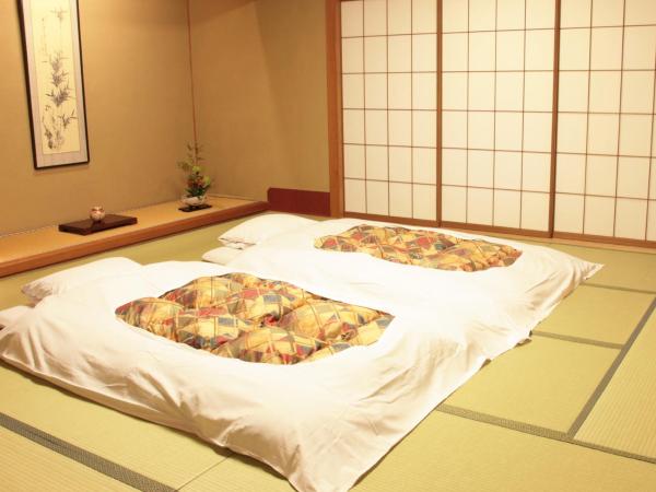 Hyoe Koyokaku : photo 4 de la chambre japanese style room -4 adults -non smoking - kobe beef included buffet style dinner at restaurant