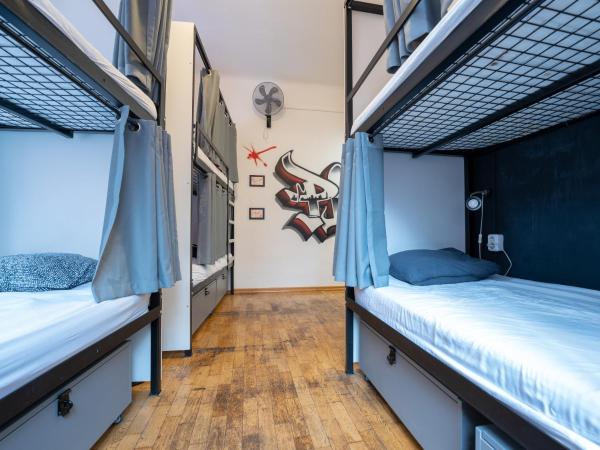 The MadHouse Prague : photo 3 de la chambre lit dans dortoir mixte de 8 lits