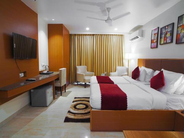 Saltstayz Executive Studio Apartment : photo 6 de la chambre chambre lits jumeaux avec balcon