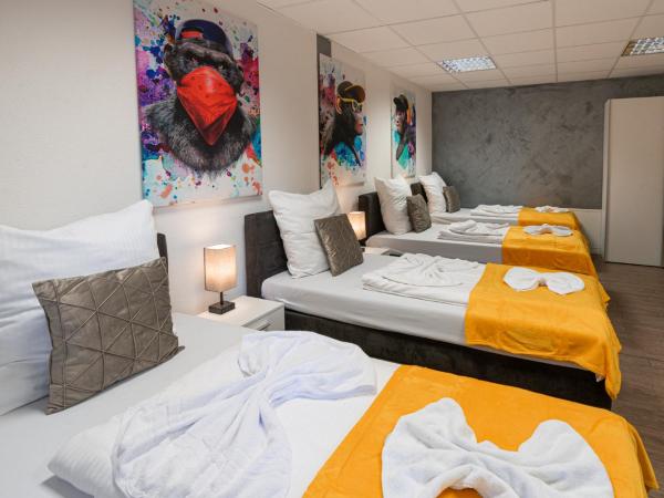 Cannstatter Hotel : photo 3 de la chambre chambre quadruple - vue sur jardin