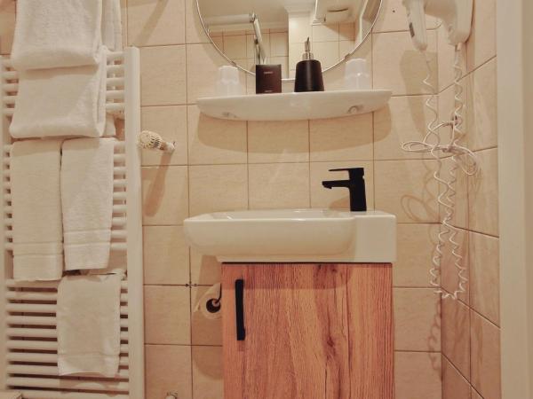 BIVIUS Hotel Restaurant Luxembourg : photo 2 de la chambre chambre lits jumeaux standard