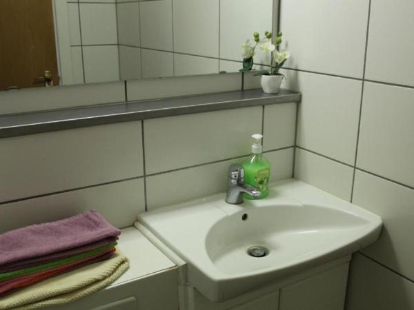 Fox Hotel : photo 2 de la chambre chambre lits jumeaux standard avec salle de bains commune