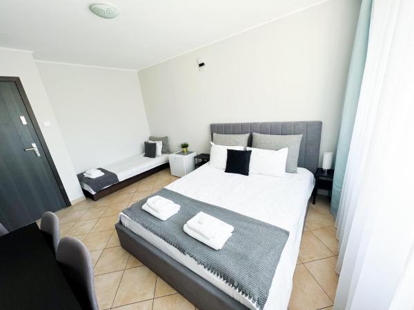 Pokoje Gościnne Przy Molo : photo 1 de la chambre chambre triple avec salle de bains privative