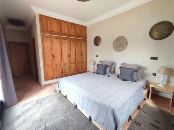Riad Bini-Ddik : photo 3 de la chambre chambre lit king-size - vue sur piscine