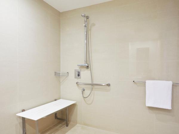 Novotel Perth Langley : photo 2 de la chambre chambre lit king-size - accessible aux personnes à mobilité réduite