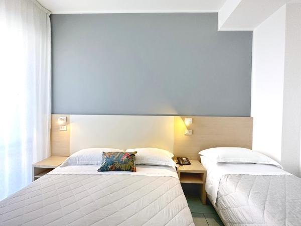 Aura Living Hotel : photo 8 de la chambre chambre triple standard