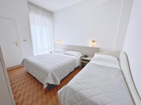 Aura Living Hotel : photo 9 de la chambre chambre triple standard