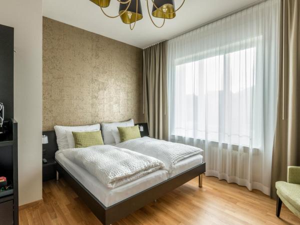 Boutique Hotel KARL : photo 1 de la chambre chambre quadruple supérieure avec balcon - vue sur rivière