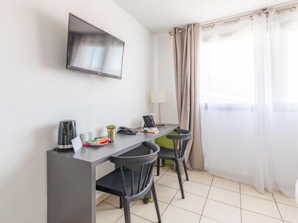 Appart'City Confort La Ciotat - Côté Port : photo 3 de la chambre studio lits jumeaux