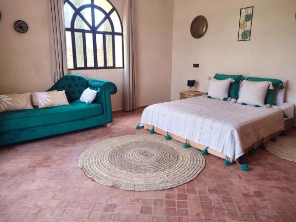 Riad Bini-Ddik : photo 4 de la chambre chambre lit queen-size - vue sur piscine